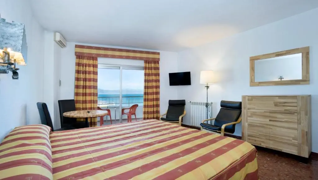 Comfortable studio room at Hotel Apartamentos Bajondillo Torremolinos