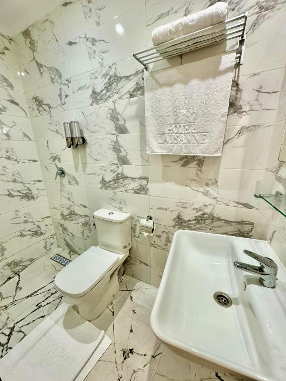 Marble bathroom at The Hotel Syracuse Casablanca