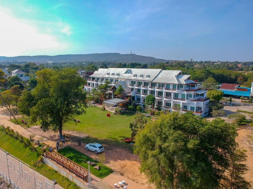 Aerial daytime view of Vieng Khong Hotel and surrounding riverside area