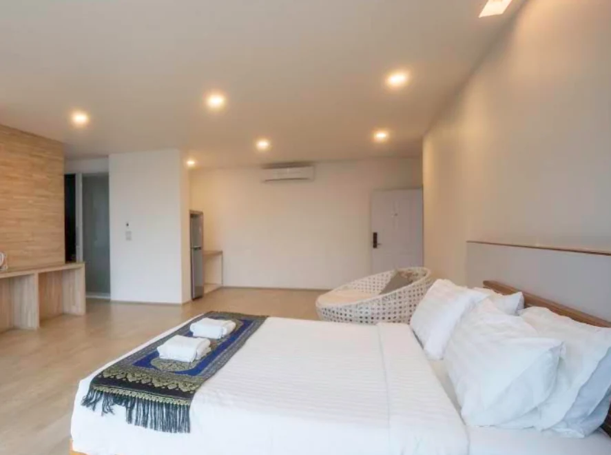 Vieng Khong Hotel double room with spacious modern interior