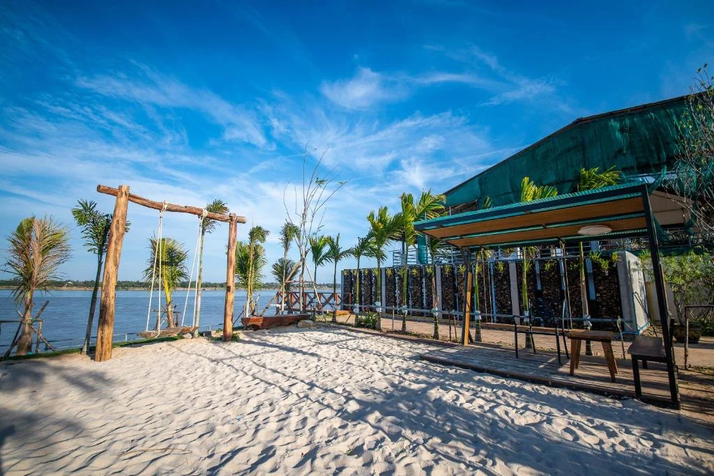 Vieng Khong Hotel riverside swing area beside the Mekong River