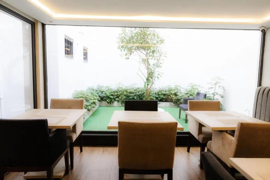 Bright breakfast area with garden view at Windsor Hotel City Center Casablanca